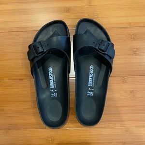 RUBBER BIRKENSTOCKS BLACK ONE-STRAP MADRID EVA